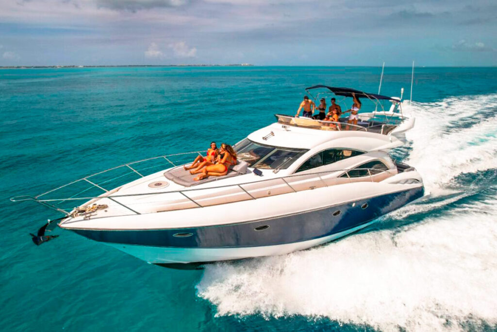 Luxury 60-Ft Sunseeker Manhattan Yacht in Tulum, Riviera Maya